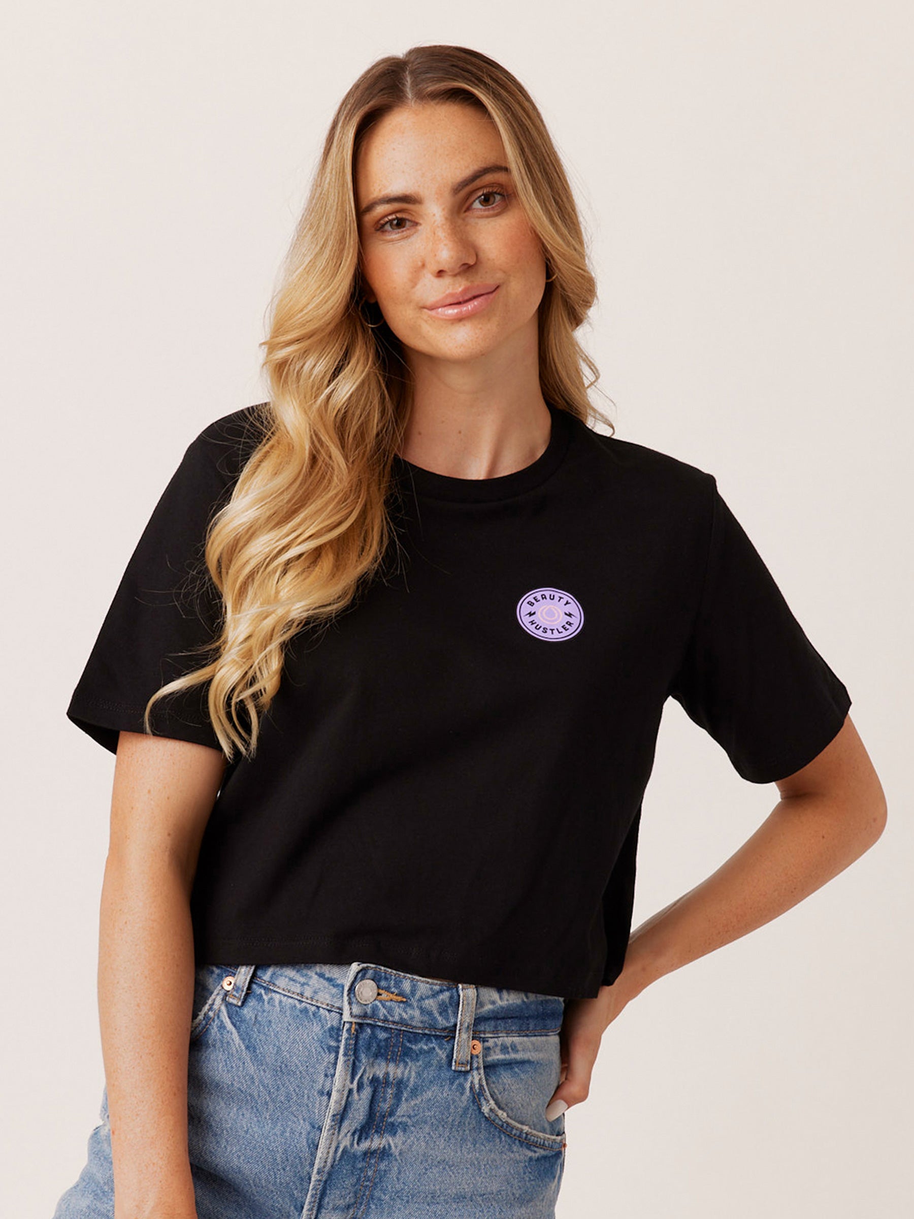 MONAT CROP BLACK HUSTLERS T-SHIRT
