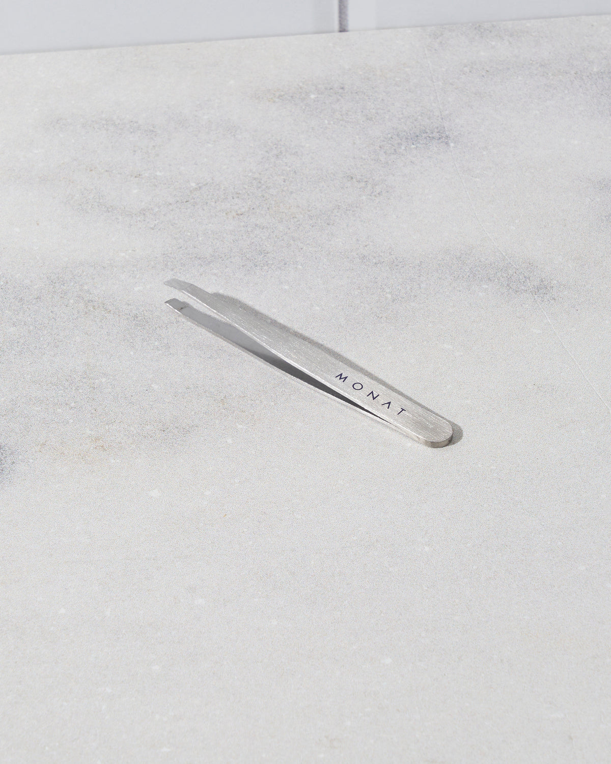 MONAT Slated Tweezers